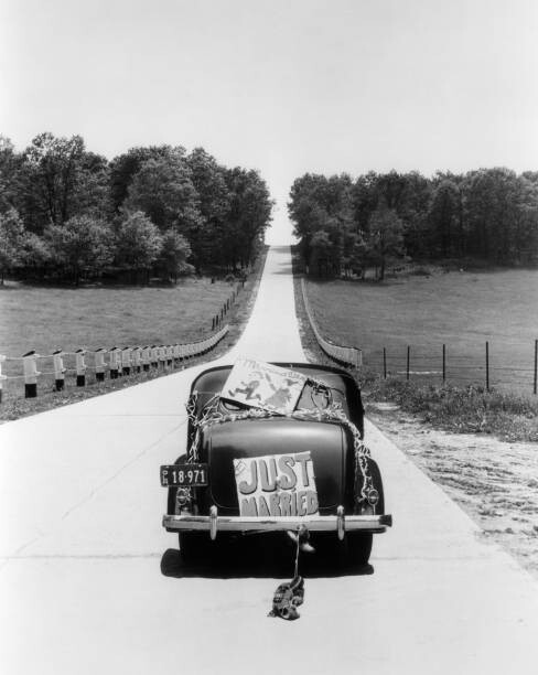 Levně Plakát, Obraz - Back View Of Car With Just Married Sign., H. Armstrong Roberts, 30 × 40 cm