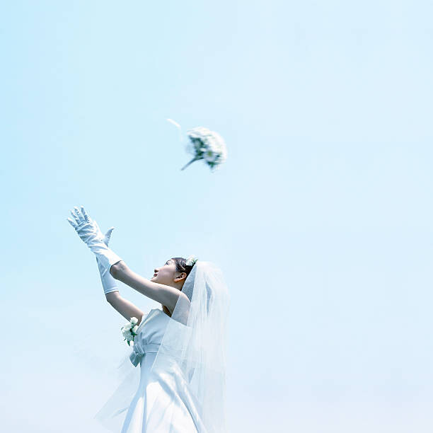 Levně Plakát, Obraz - Woman Throwing A Bouquet, BLOOM image, 40 × 40 cm