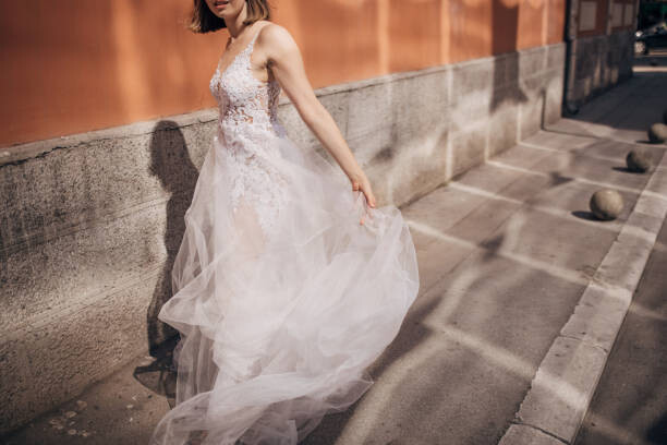Levně Plakát, Obraz - Bride on the street, South_agency, 40 × 26.7 cm