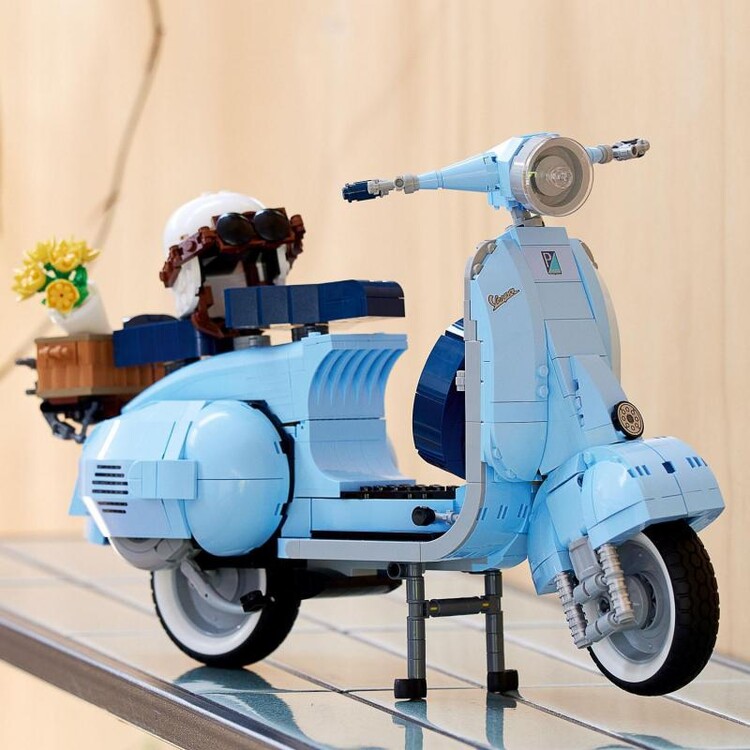 LEGO Vespa shops 125 1960s