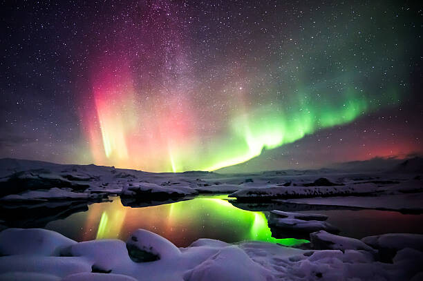 Levně Plakát, Obraz - Mixed aurora dancing over the Jokulsarlon, krissanapongw, 40 × 26.7 cm