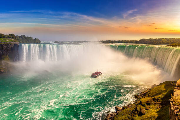 Fotografie Niagara Falls, Horseshoe Falls, bloodua, 40x26.7 cm