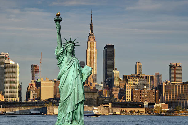 Levně Fotografie new york empire state building and, upthebanner, 40 × 26.7 cm