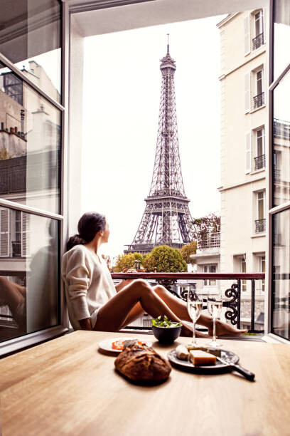 Umělecká fotografie Woman having lunch in hotel in Paris, Orbon Alija, (26.7 x 40 cm)