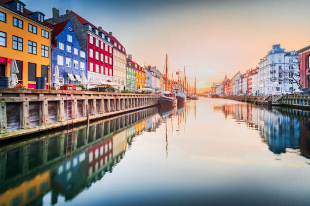 Levně Plakát, Obraz - Copenhagen, Denmark. Nyhavn, Kobenhavn's iconic canal,, emicristea, 40 × 26.7 cm