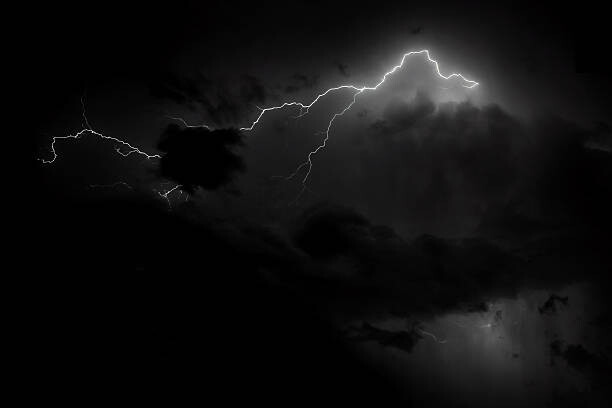 Umělecká fotografie lightning in dark sky, CCeliaPhoto, (40 x 26.7 cm)