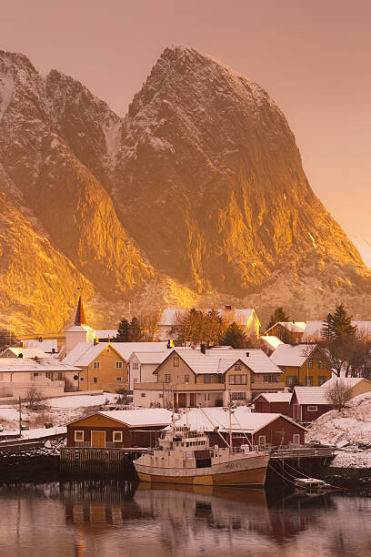 Levně Plakát, Obraz - Golden mountain, Reine, Lofoten Islands, Norway, David Clapp, 26.7 × 40 cm