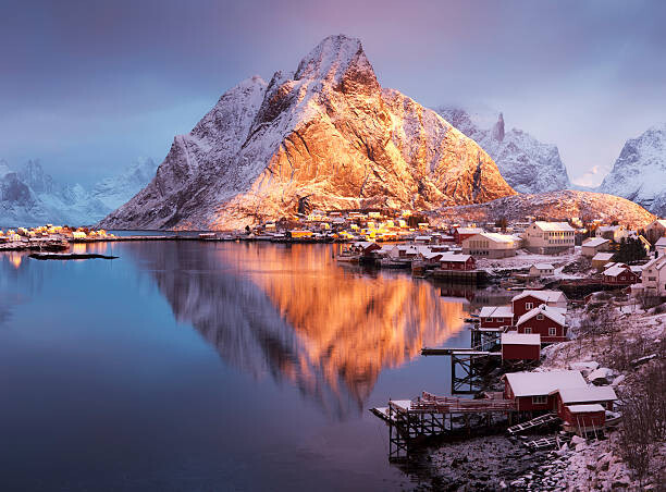 Levně Plakát, Obraz - Winter in Reine, Lofoten Islands, Norway, David Clapp, 40 × 30 cm