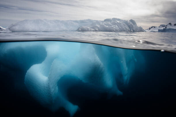 Levně Plakát, Obraz - Iceberg in Antarctica, Brett Monroe Garner, 40 × 26.7 cm