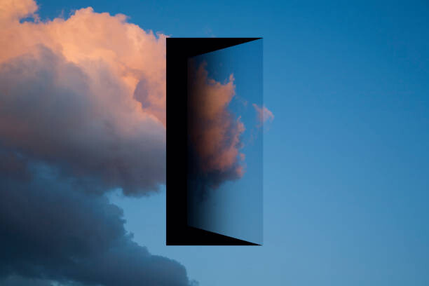 Levně Plakát, Obraz - View of the sky with a doorway in it., Maciej Toporowicz, NYC, 40 × 26.7 cm