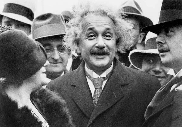 Umělecká fotografie Albert Einstein and his wife Elsa Lowenthal, Unknown photographer,, (40 x 26.7 cm)
