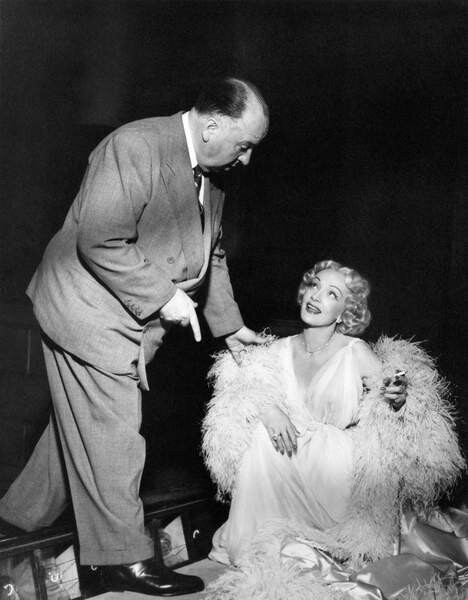Fotografie On The Set, Alfred Hitchcock And Marlene Dietrich., 30x40 cm