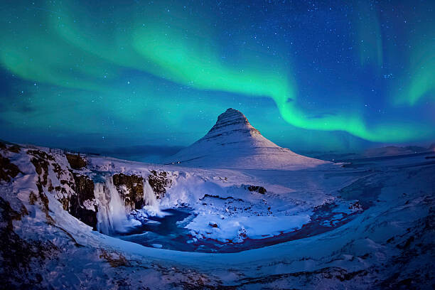 Fotografie Northern lights at Mount Kirkjufell, Iceland, FEBRUARY, 40x26.7 cm