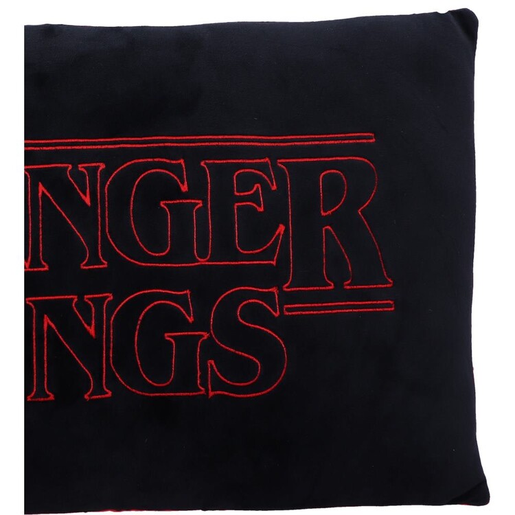 Stranger Things SRTDKECU001UK Coussin Carré Sous Licence Officielle