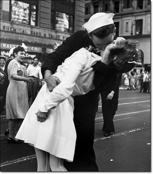 Poster incorniciato New York - Kiss at Times square