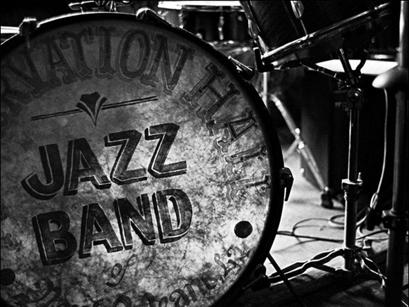 Umělecký tisk A base drums pinted front for the preservation hall sites silent