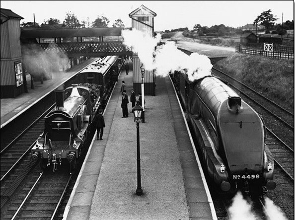 Umělecký tisk Steam train at Stevenage Station, 1938