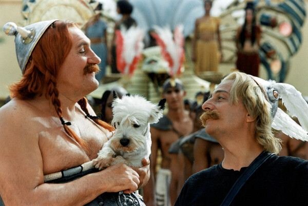 Fotografie Asterix et Obelix: Mission Cleopatre directed by Alain Chabat, 2002, 40 × 26.7 cm