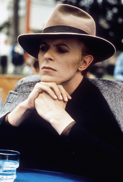 Fotografie The Man who Fell to Earth: David Bowie, 1976, 26.7 × 40 cm