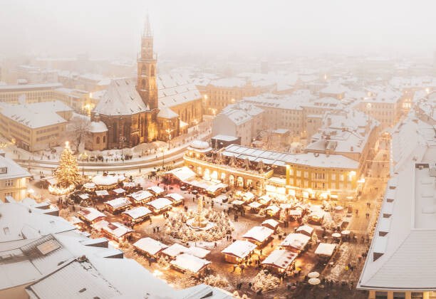 Levně Plakát, Obraz - Christmas market in the town of Bolzano, Walter Donega, 40 × 26.7 cm