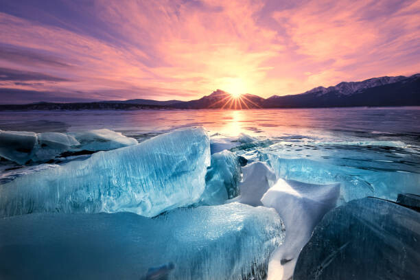 Levně Plakát, Obraz - Dawn Breaks, Ice Breaks, Abraham Lake,, fyw PHOTOGRAPHY, 40 × 26.7 cm