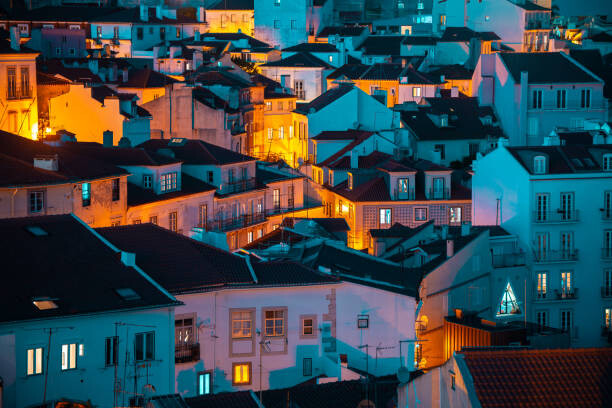 Plakát, Obraz - Density of row houses in Lisbon old town, Chanachai Panichpattanakij, 40 × 26.7 cm