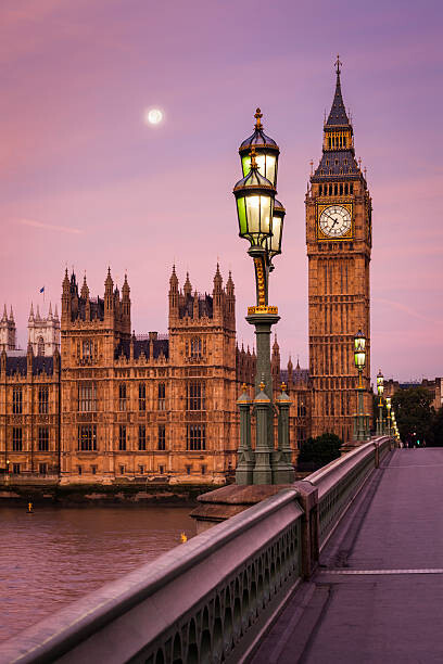 Levně Plakát, Obraz - Moon over London, Jorg Greuel, 26.7 × 40 cm