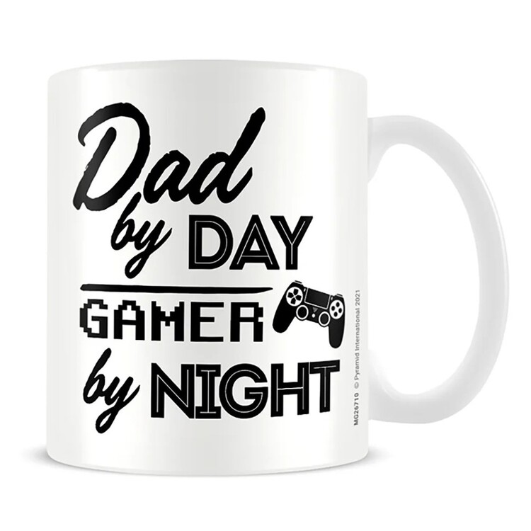 Levně Hrnek Dad By Day Gamer By Night, 0,315 l
