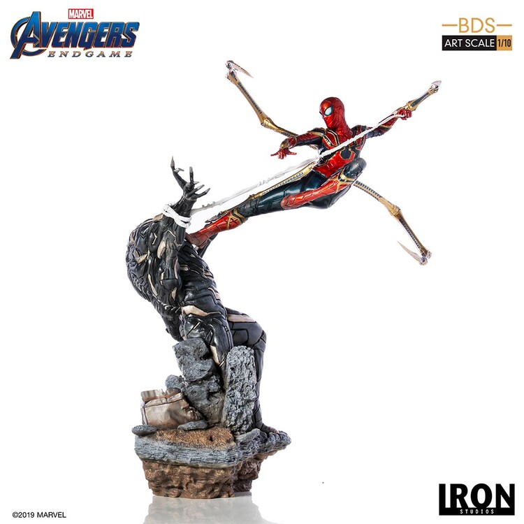 Figurka Avengers: Endgame - Iron Spider Vs Outrider