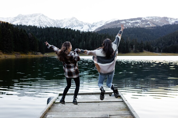 Photographie d'art adventure friends on the lake