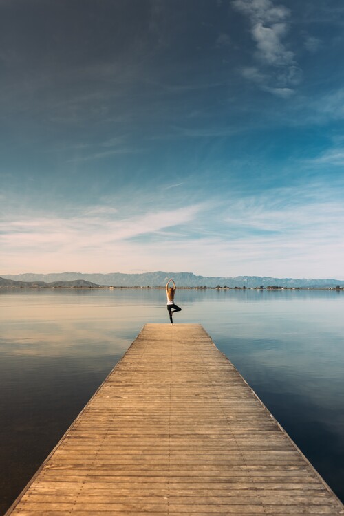Photographie d'art Woman doing yoga in the harbor