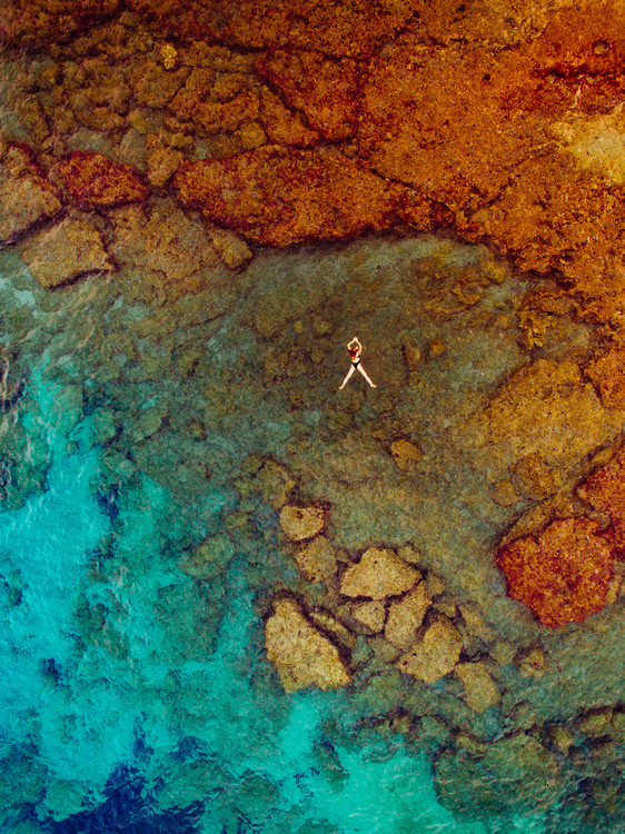 Photographie d'art Woman swiming at sea