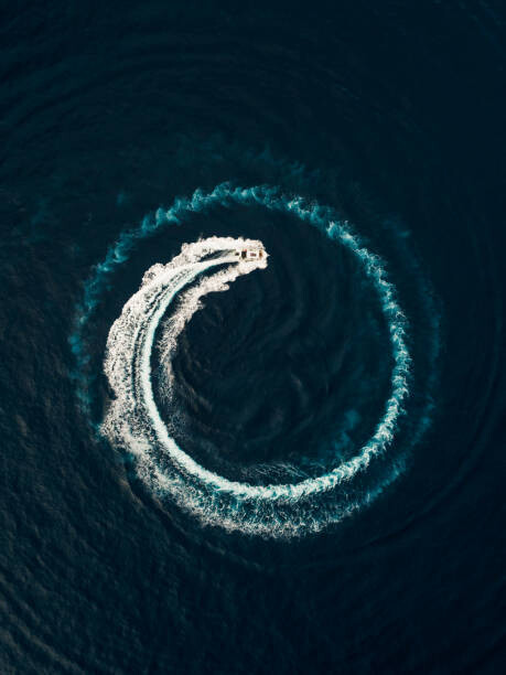Photographie artistique Aerial view of a motorboat circling
