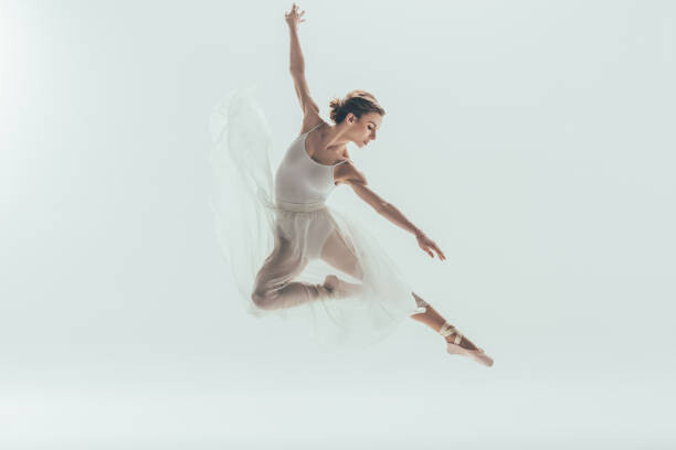 Umetniška fotografija beautiful ballet dancer in white dress