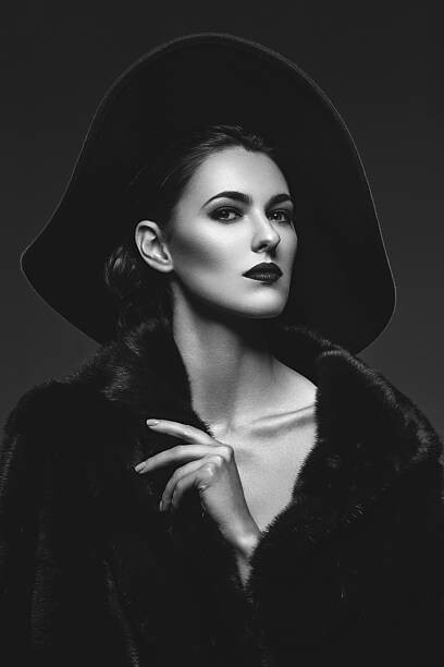 Kunstfotografie Beautiful girl in fur coat and hat