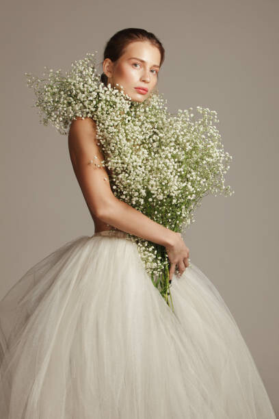 Umělecká fotografie Beautiful woman with flower bouquet