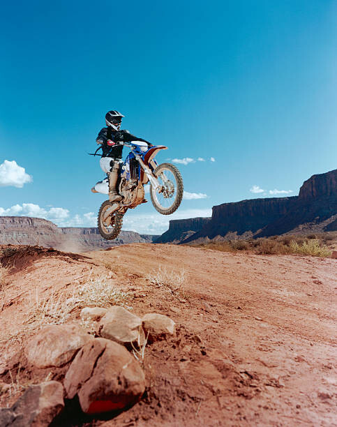 Umetniška fotografija Biker Jumping