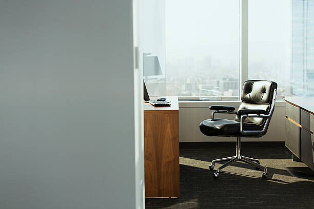 Umetniška fotografija bright corner office space with desk and chairs