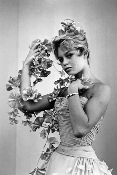cigarette look in Ray Brigitte Bardot Trying on A Dress By Balmain | Reproduksjoner av berømte  malerier til veggen