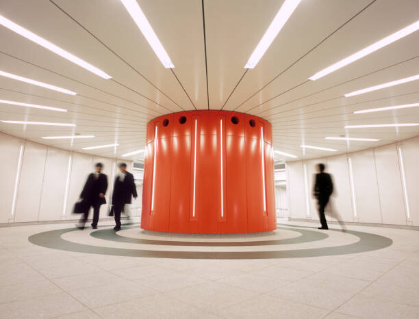 Kunstfotografi Businessmen walking in circles, Tokyo, Japan
