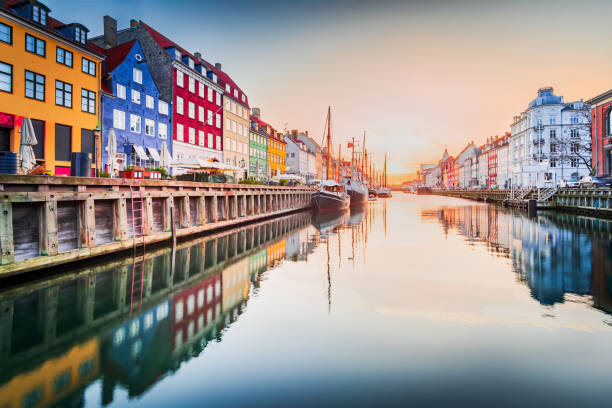 Fotografia artistica Copenhagen, Denmark. Nyhavn, Kobenhavn's iconic canal,