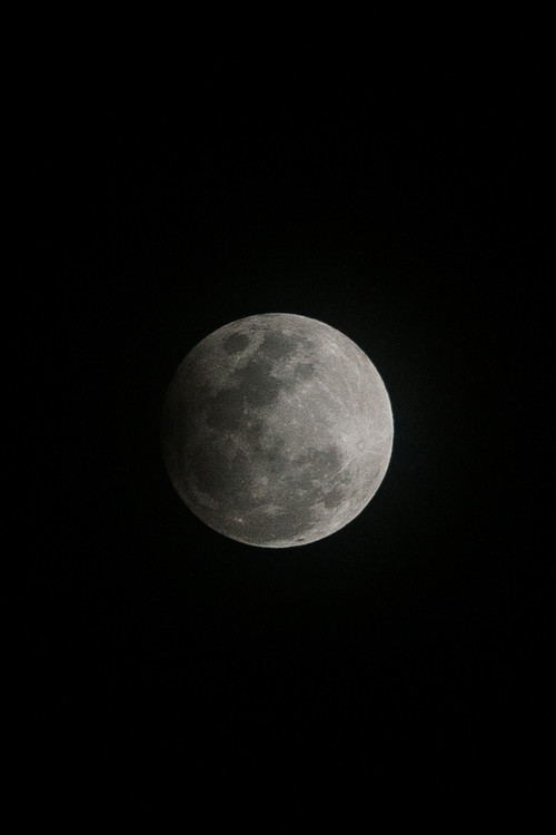 Arte fotográfico Details of a dark Moon.