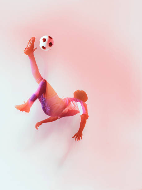 Kunstfotografie football player hanging in air, kicking