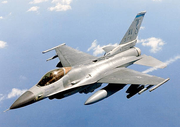 Umělecká fotografie General Dynamics F-16 Falcon in flight
