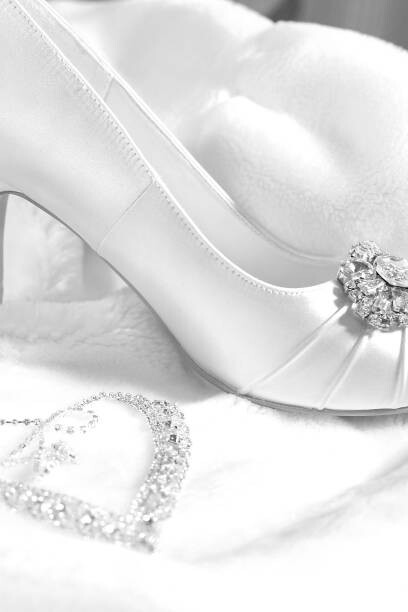 Kunstfotografie High-heeled shoes and women's jewelry, diamond