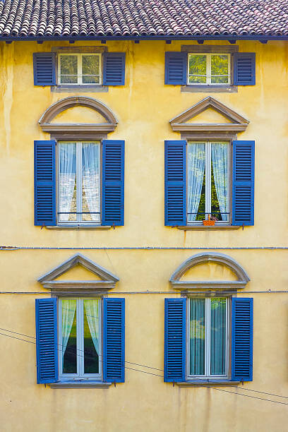 Kunstfotografie Italian architecture, colorful facade and windows