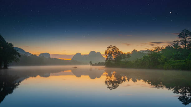 Fotografi Misty morning at Lake in Krabi