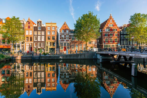 Fotografía artística Old historic Dutch houses reflecting in
