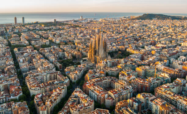 Konstfotografering Sagrada Familia and Barcelona skyline at