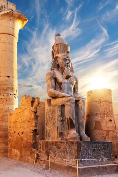 Fotografie de artă Seated statue of Ramesses II by